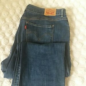 Women's Levi Jeans (like new!)